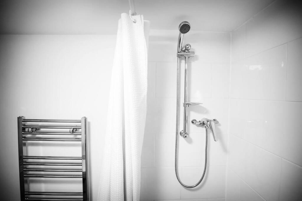 エクセターThe Basementアパートメント エクステリア 写真